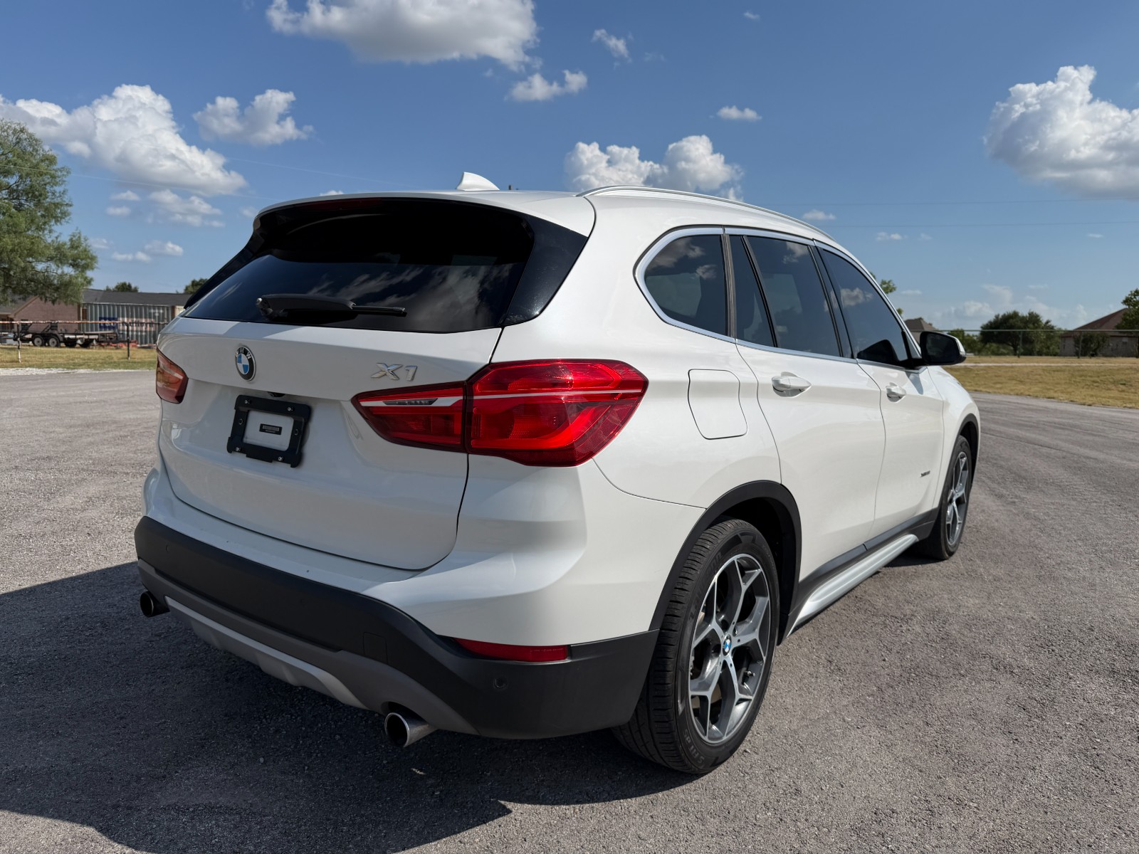 2017 BMW X1 28i - Photo 6