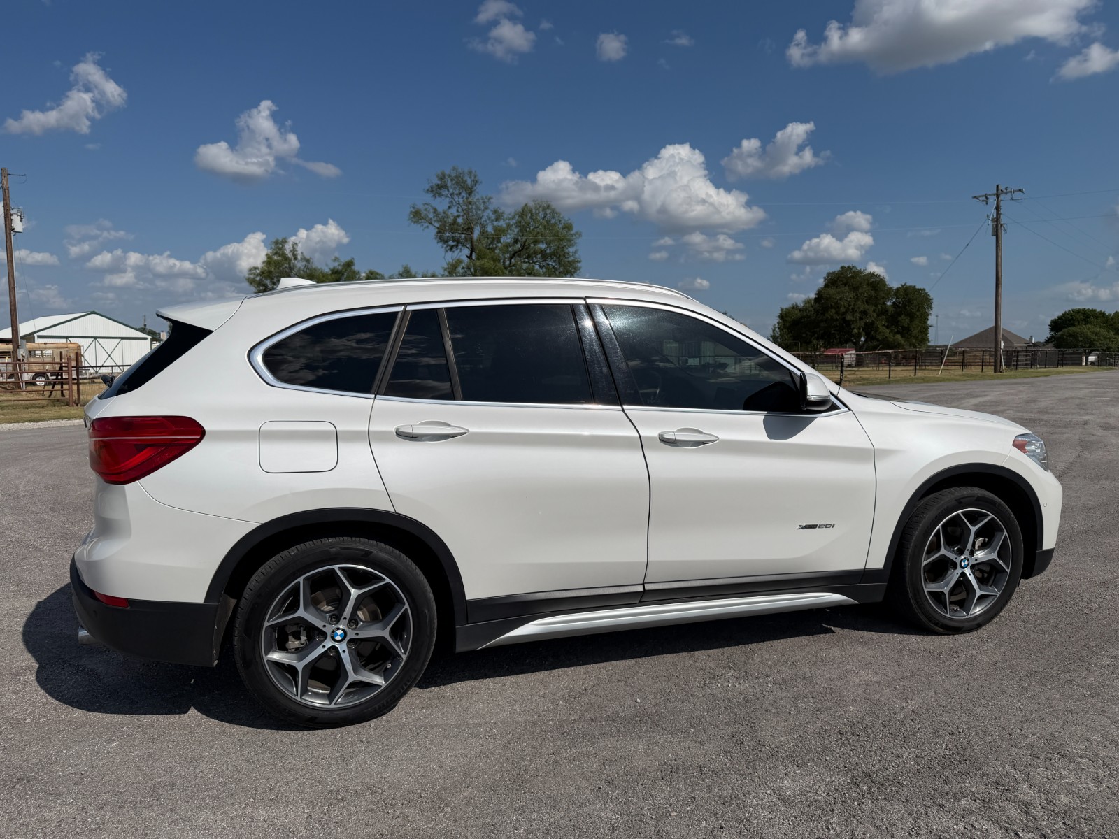 2017 BMW X1 28i - Photo 7