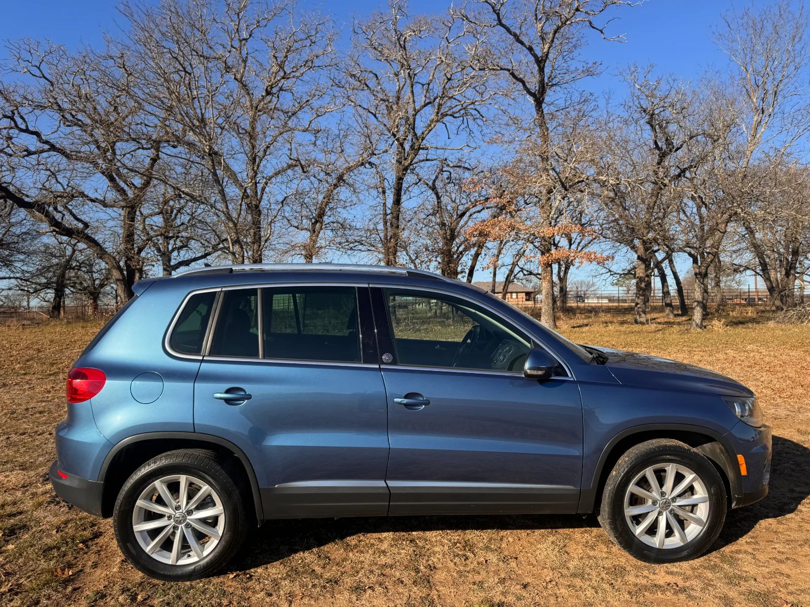 2017 VOLKSWAGEN Tiguan - Wolfsburg Edition - Pacific Blue